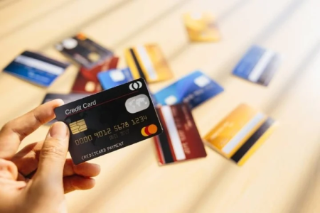Phí vượt hạn mức tín dụng là gì? Có bị phạt nhiều không? 