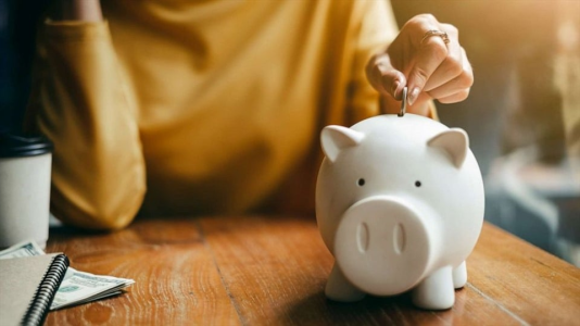 Tiền gửi tiết kiệm là gì? Có nên chọn tích lũy hay bậc thang? 